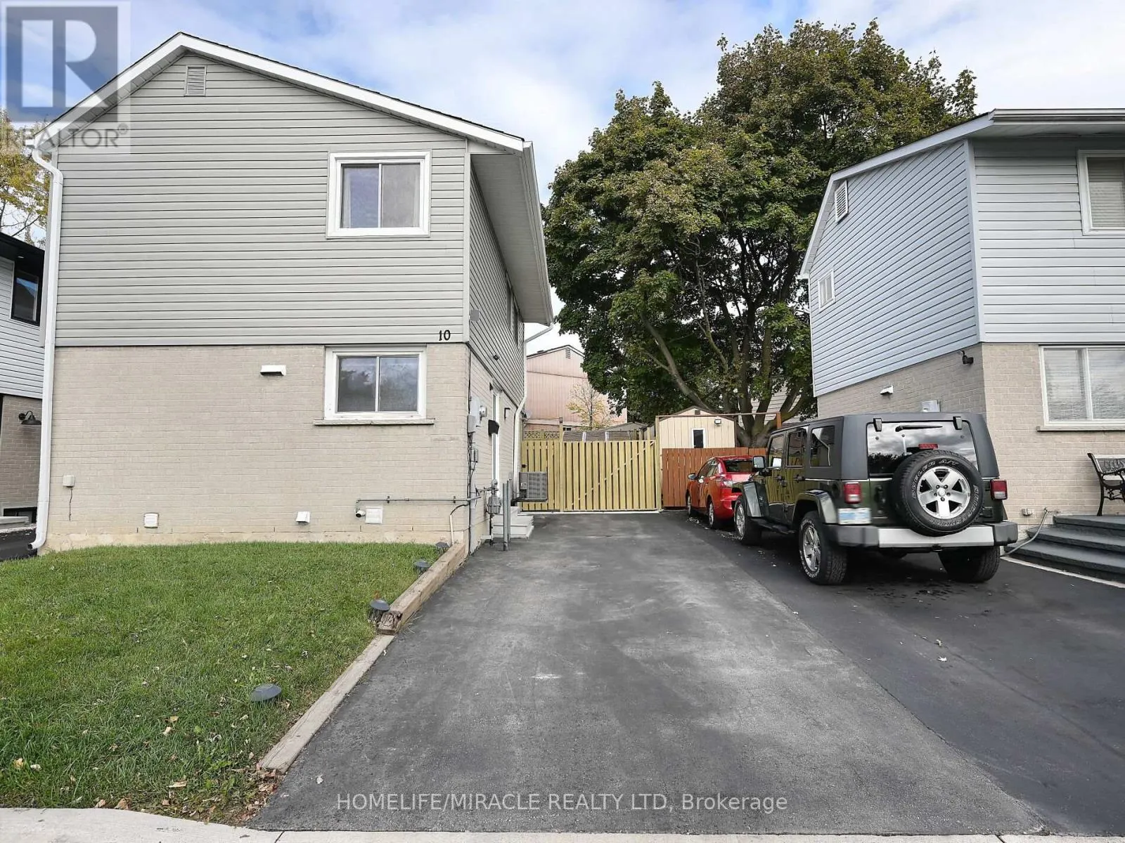 10 GRASS POINT SQUARE