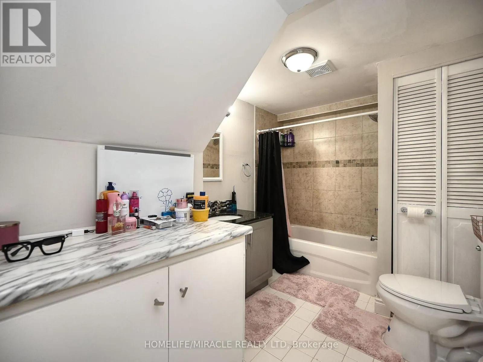 10 GRASS POINT SQUARE