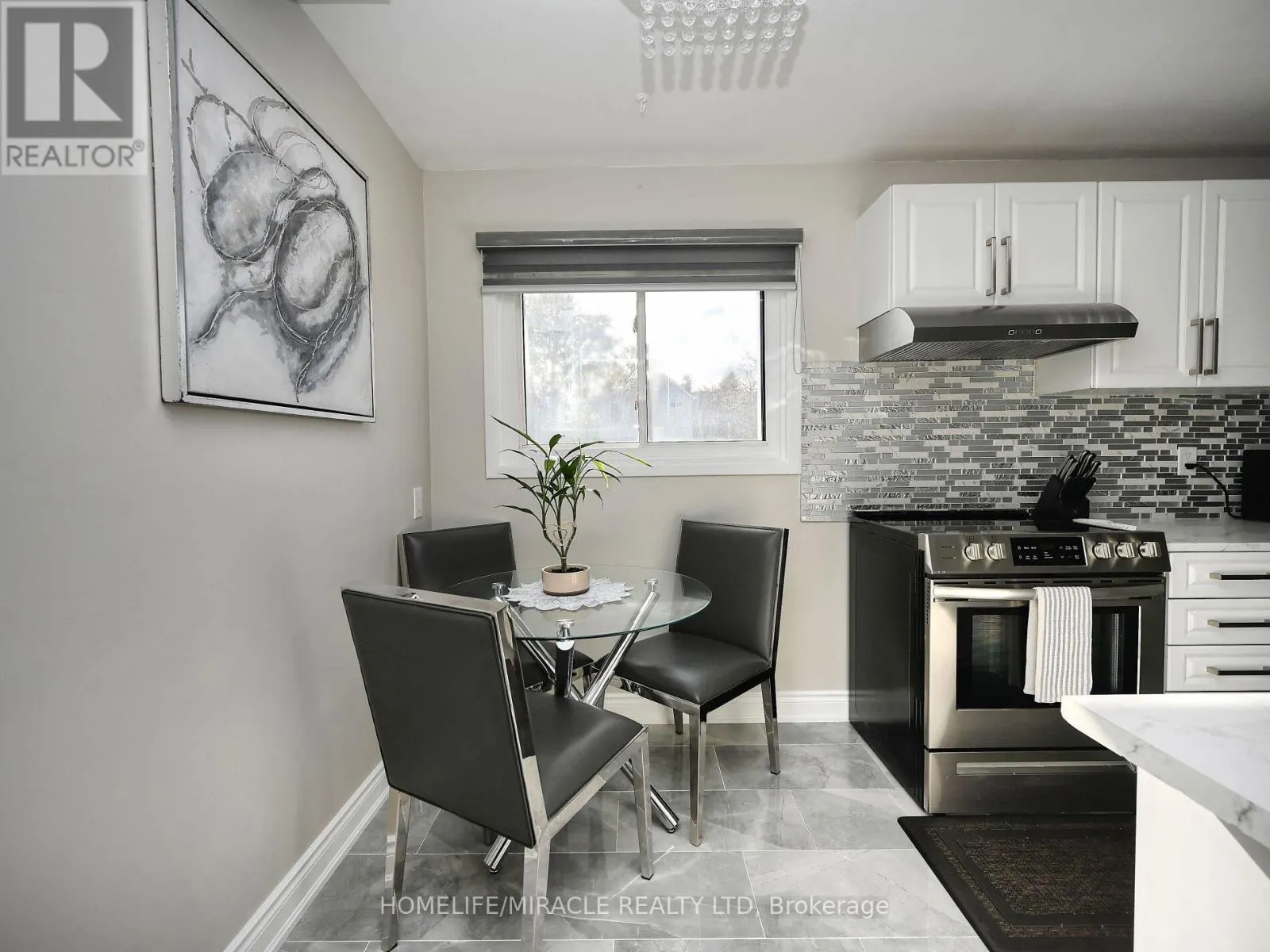 10 GRASS POINT SQUARE