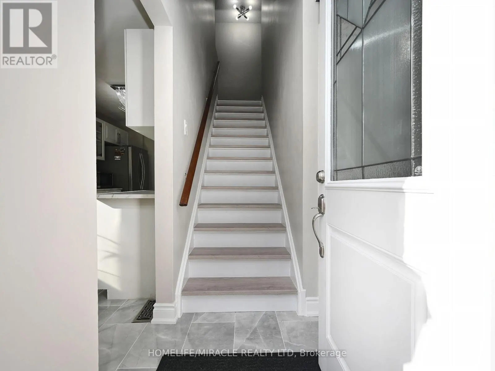 10 GRASS POINT SQUARE