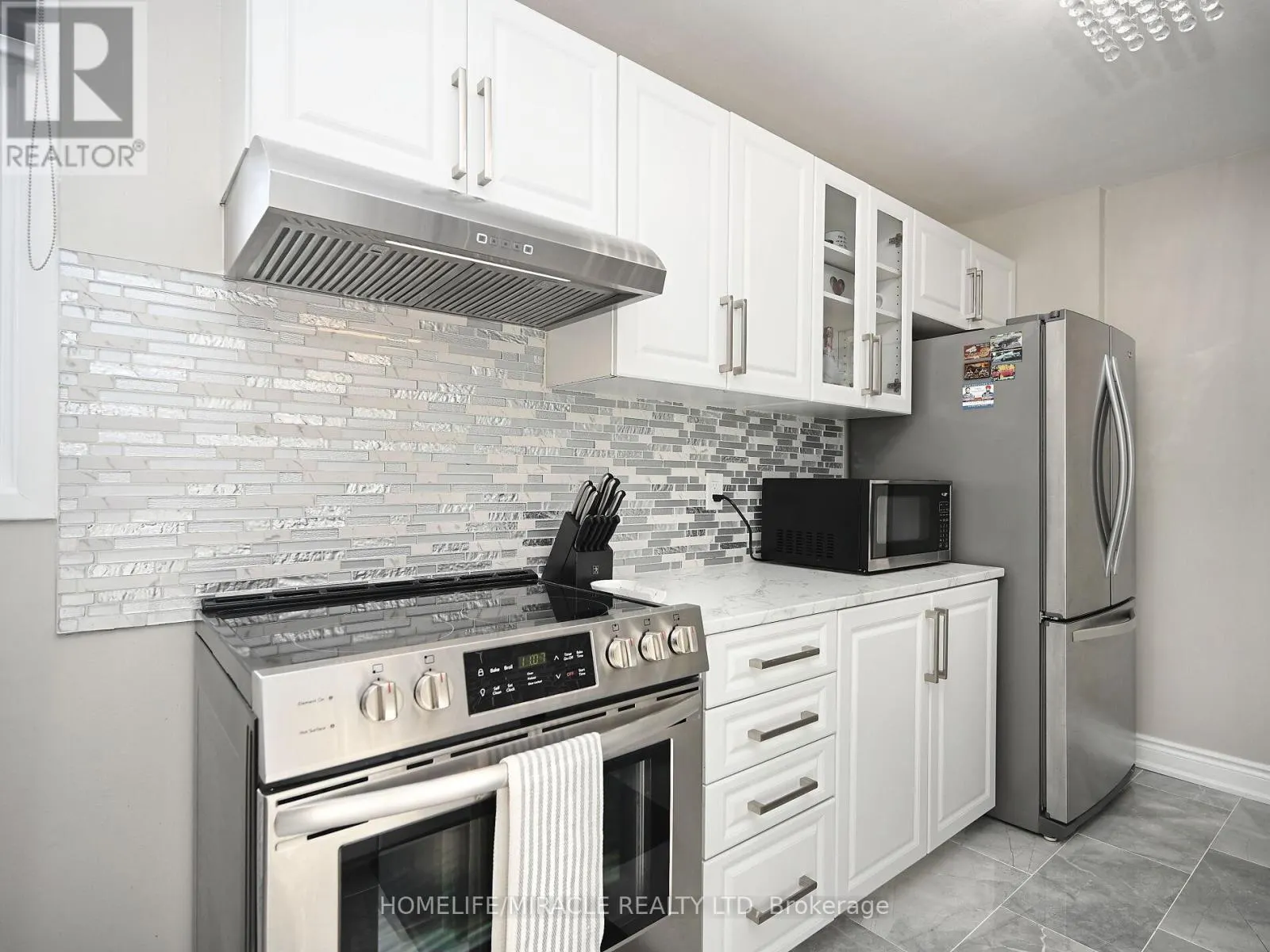 10 GRASS POINT SQUARE