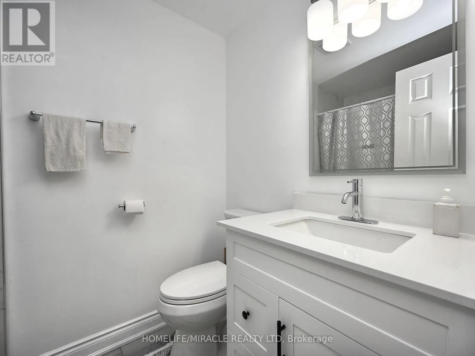 10 GRASS POINT SQUARE