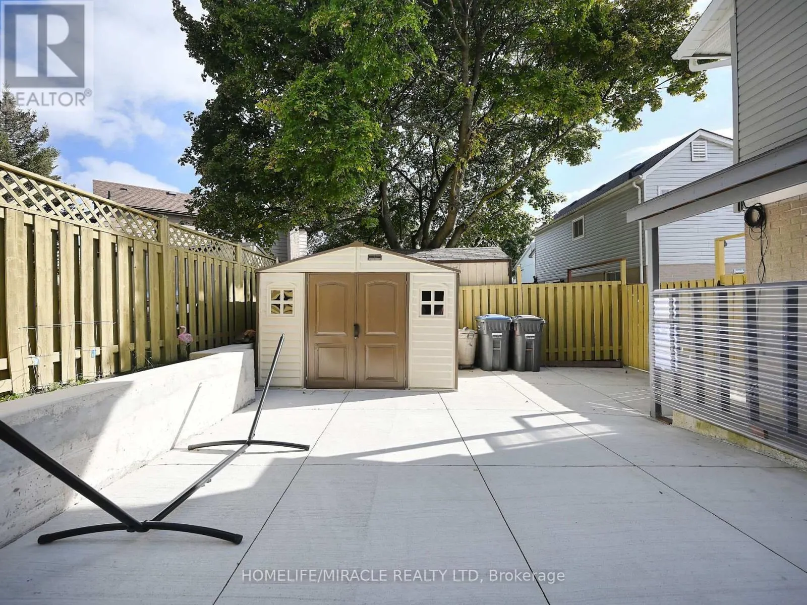 10 GRASS POINT SQUARE