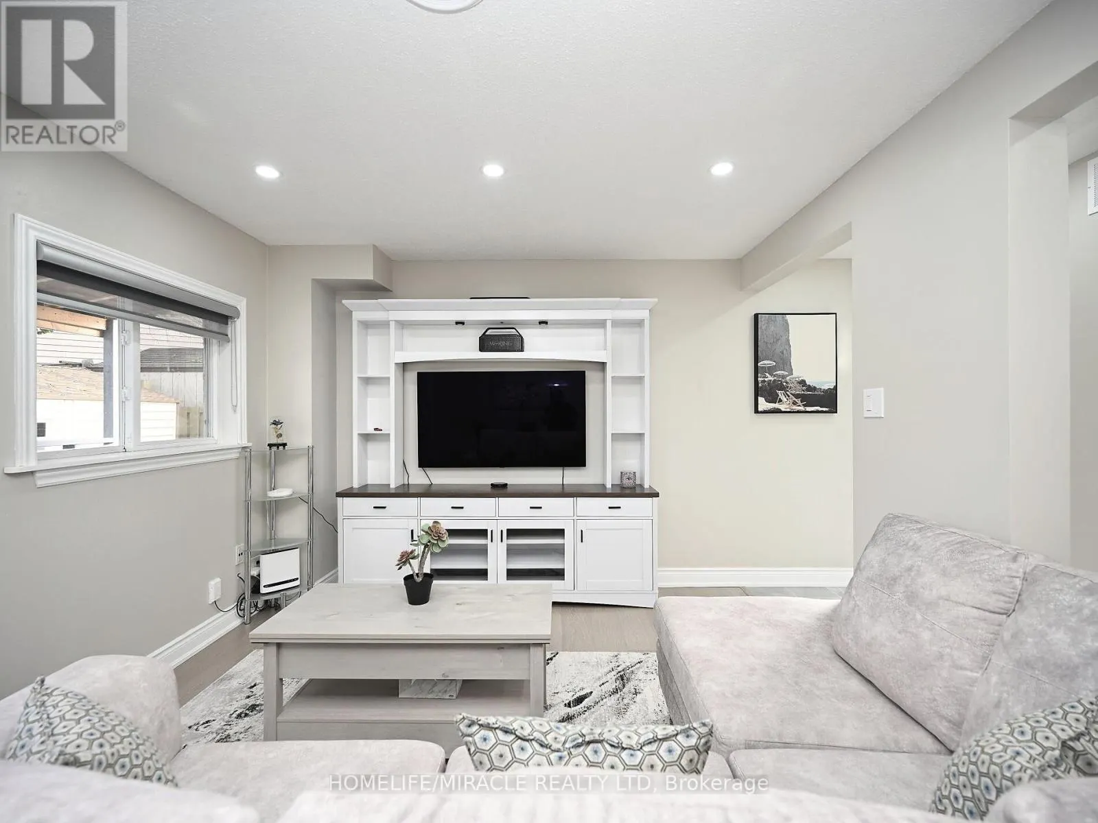 10 GRASS POINT SQUARE