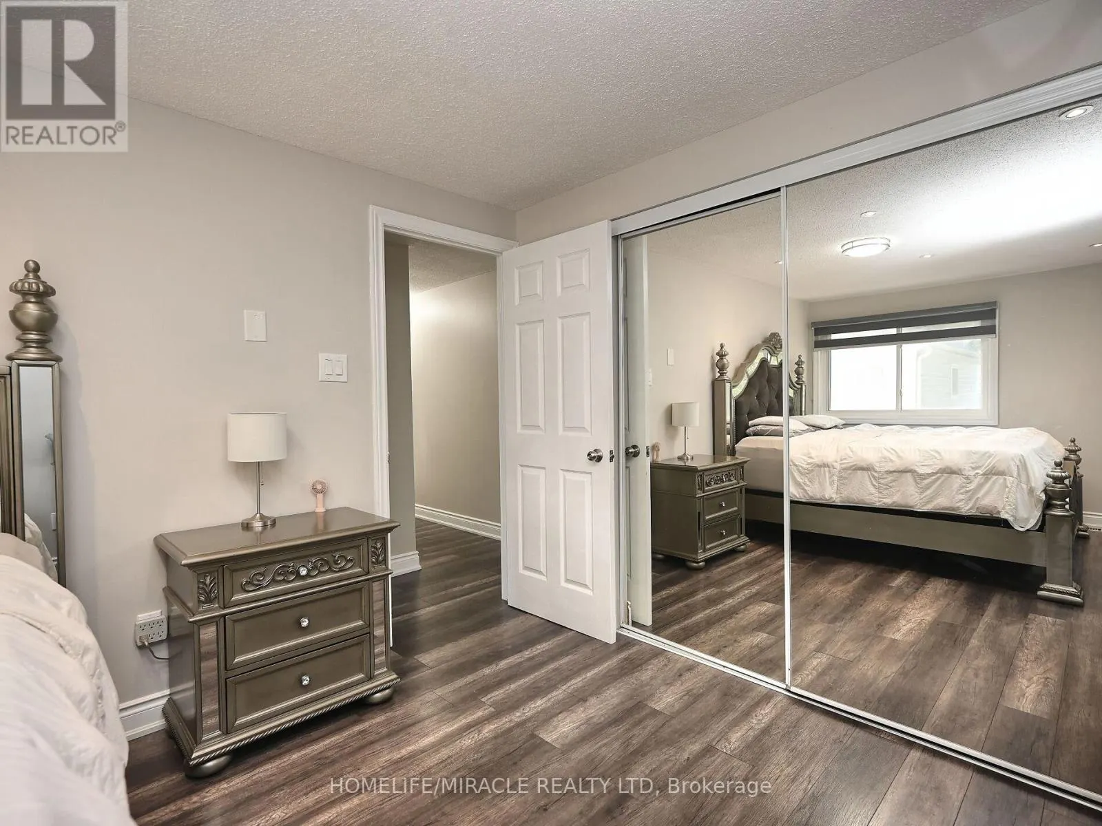 10 GRASS POINT SQUARE