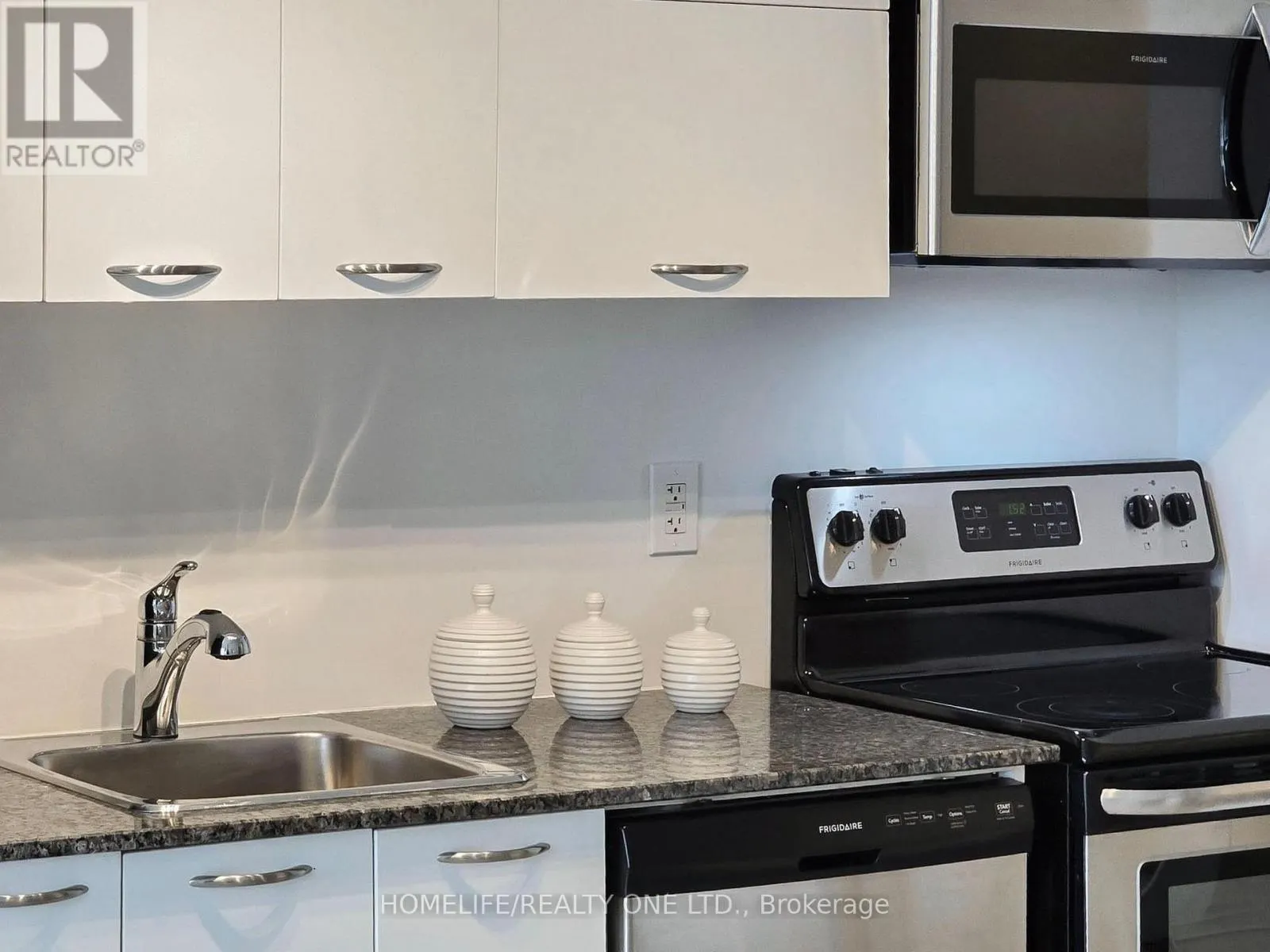 2003 - 38 JOE SHUSTER WAY