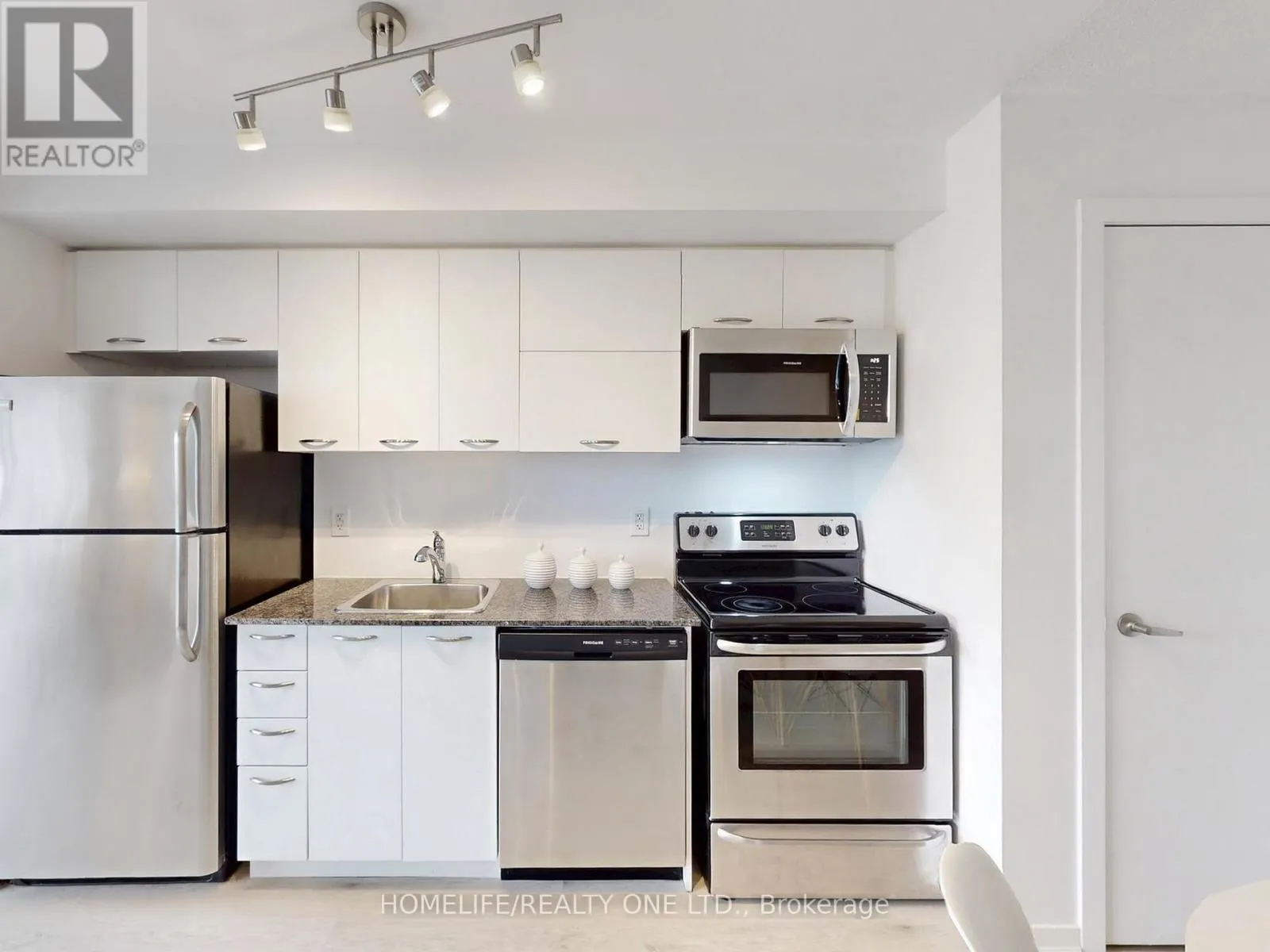 2003 - 38 JOE SHUSTER WAY