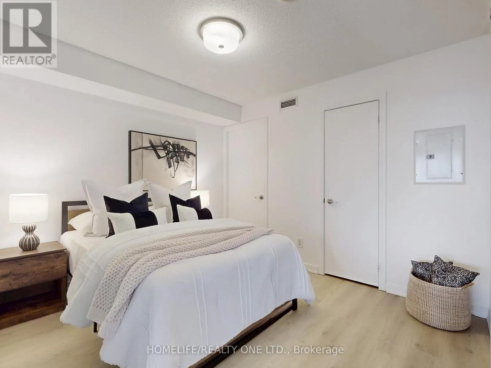 2003 - 38 JOE SHUSTER WAY