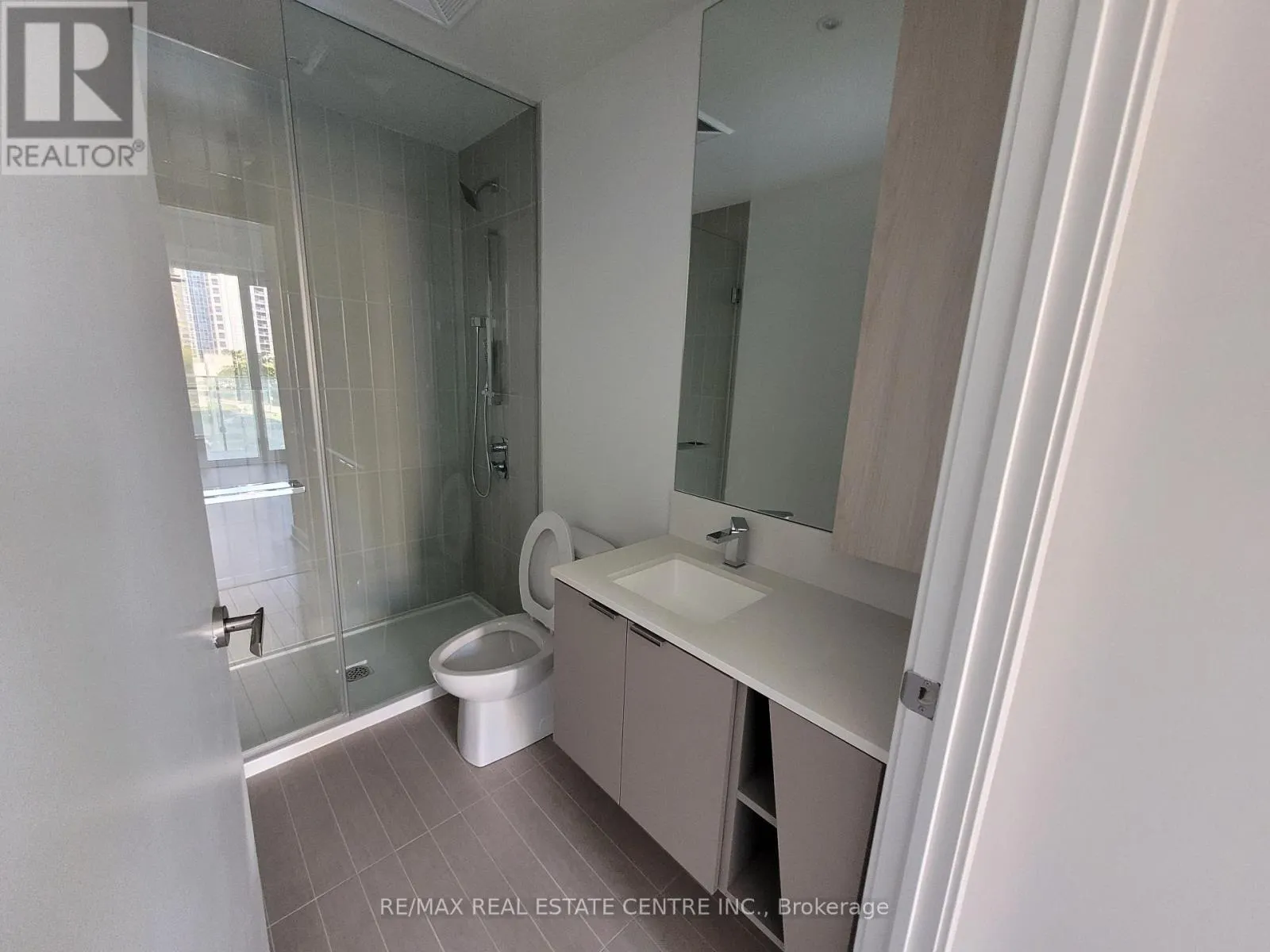 302 - 3883 QUARTZ ROAD