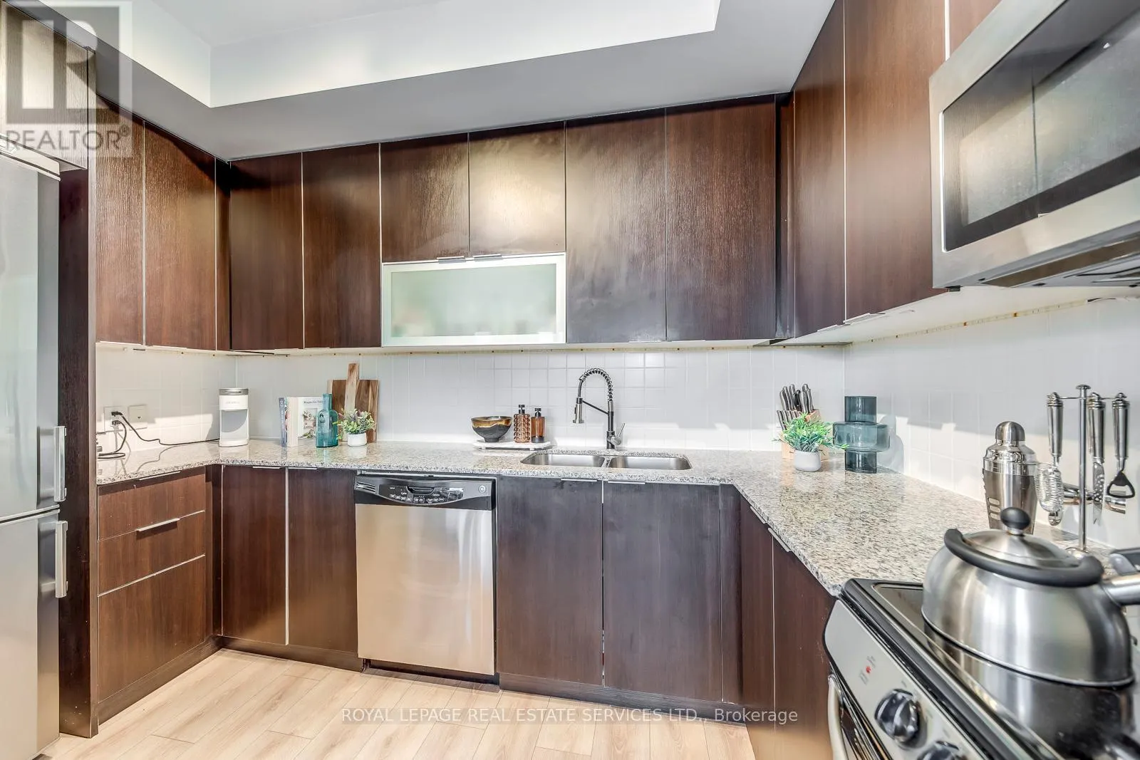 203 - 16 BROOKERS LANE