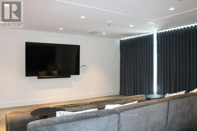 709 - 2481 TAUNTON ROAD