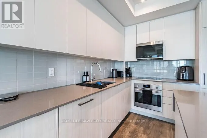 709 - 2481 TAUNTON ROAD