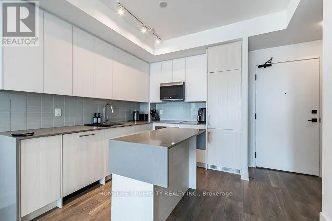 709 - 2481 TAUNTON ROAD