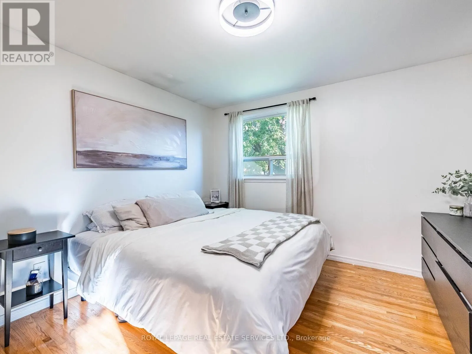 14 FINCHLEY CRESCENT