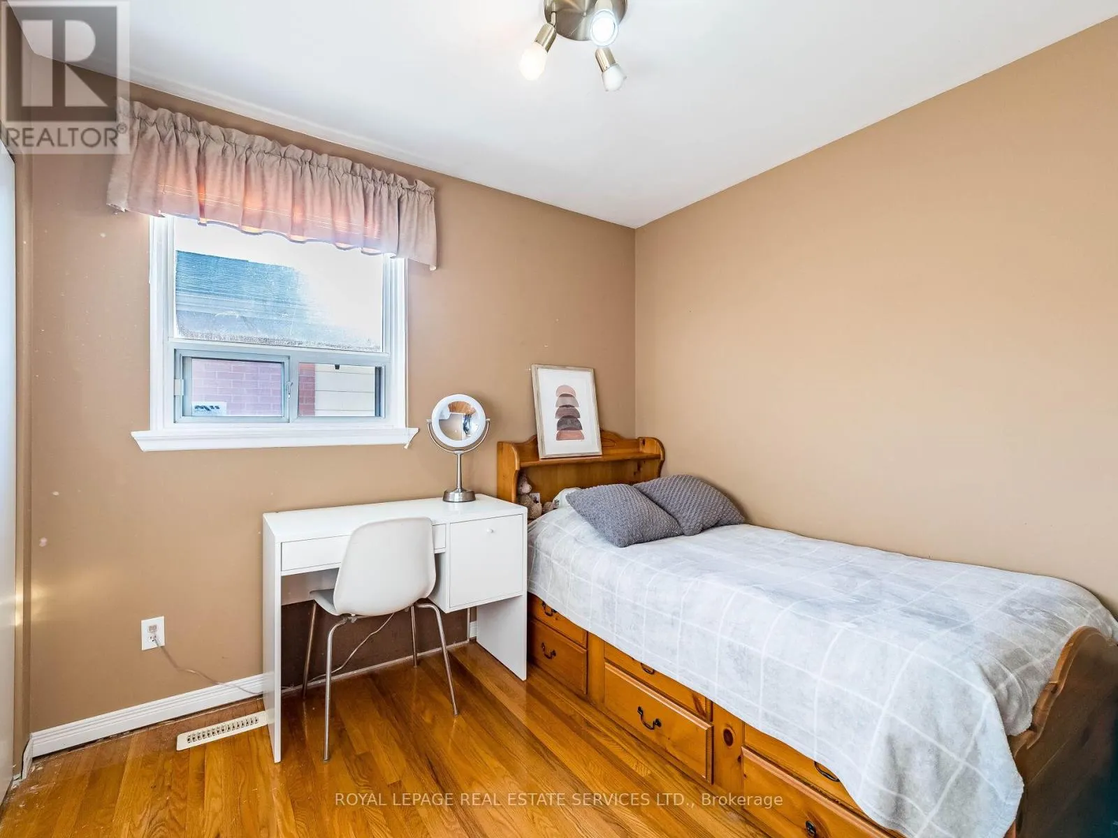 14 FINCHLEY CRESCENT