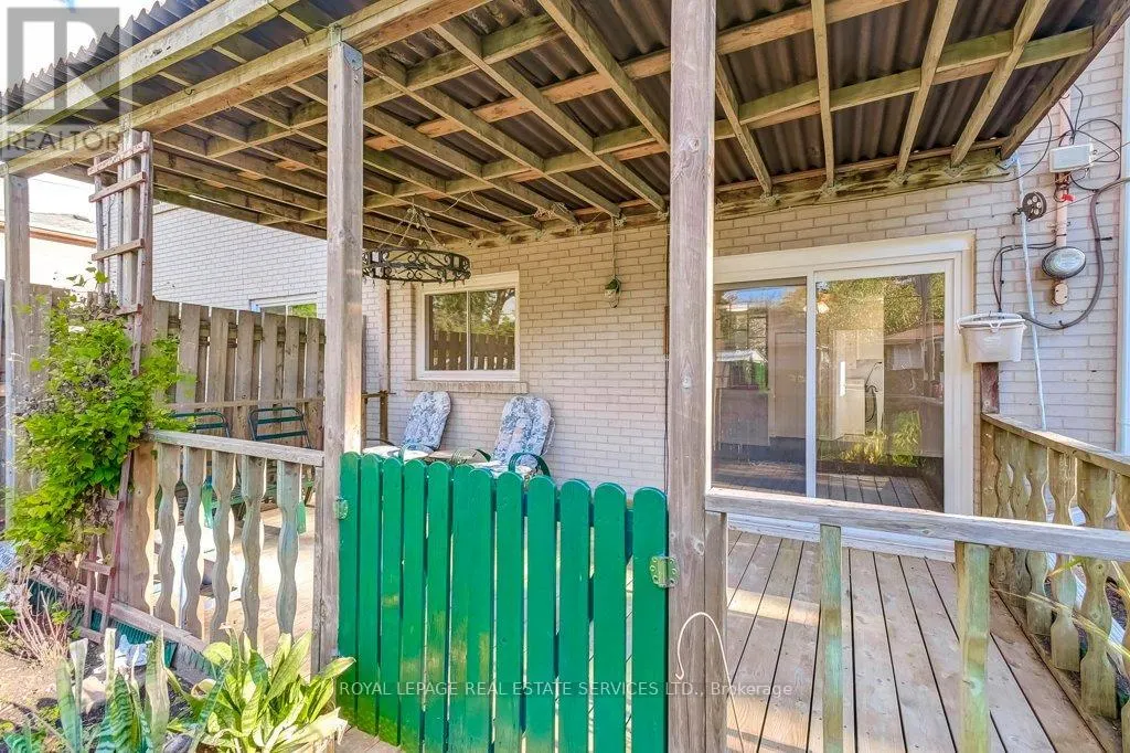 1232 NAPIER CRESCENT