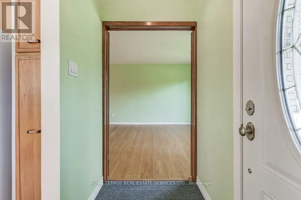 1232 NAPIER CRESCENT