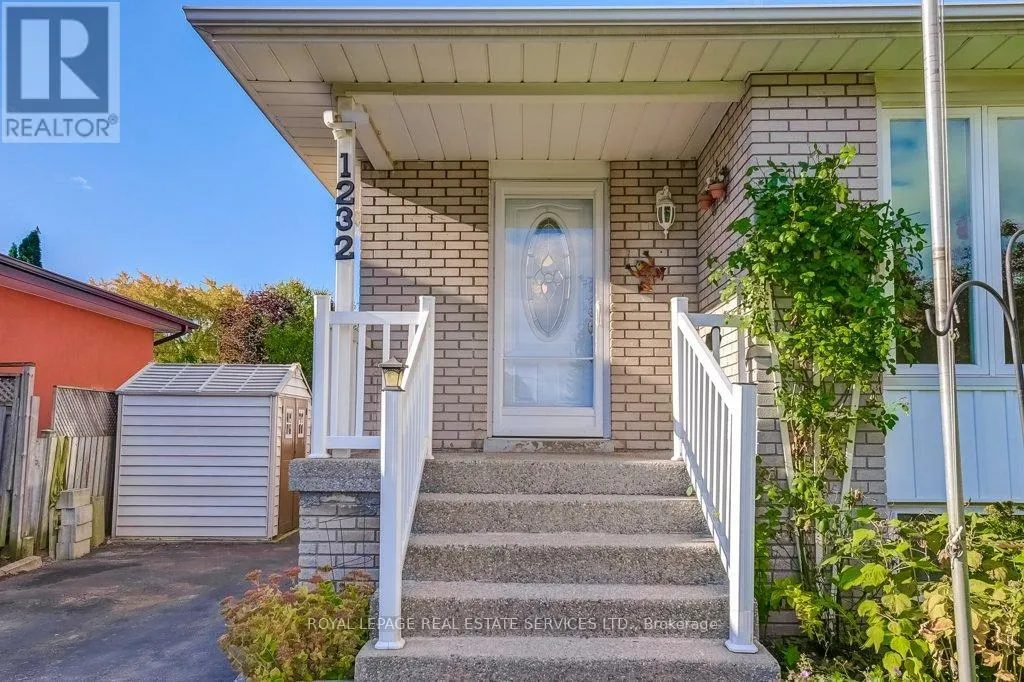 1232 NAPIER CRESCENT