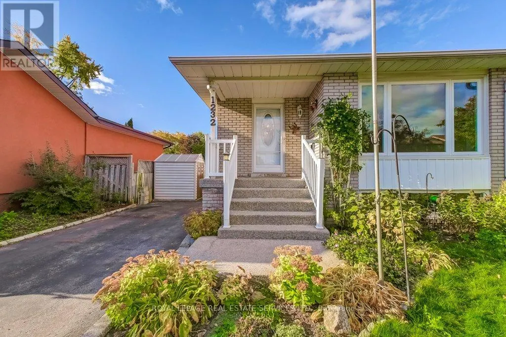 1232 NAPIER CRESCENT