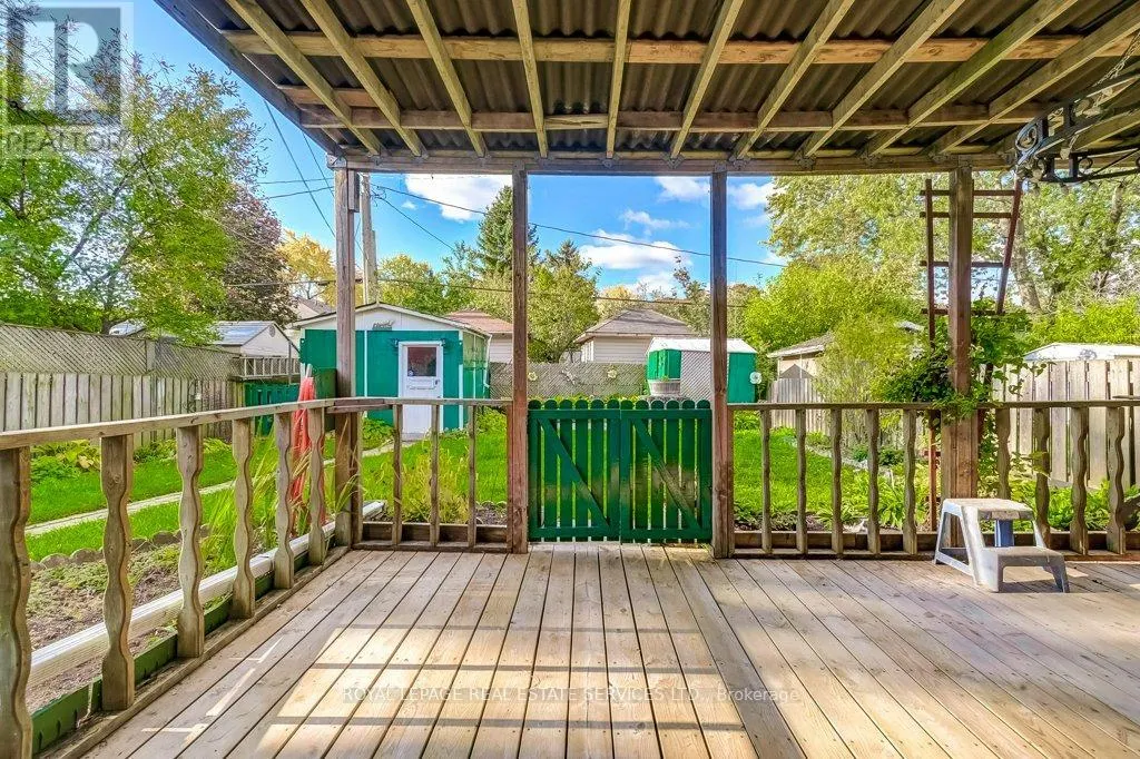 1232 NAPIER CRESCENT