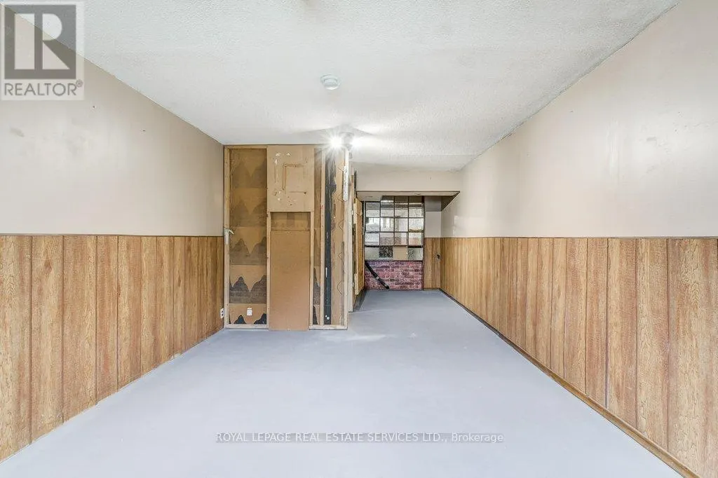 1232 NAPIER CRESCENT