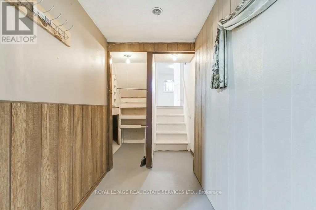 1232 NAPIER CRESCENT