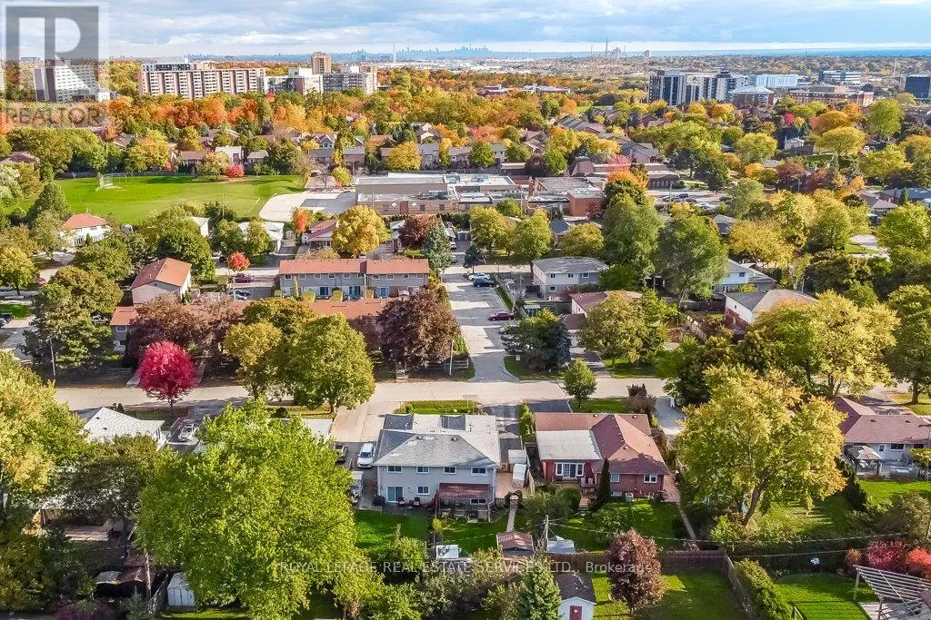 1232 NAPIER CRESCENT