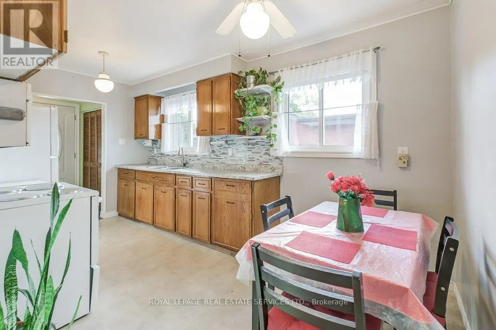 1232 NAPIER CRESCENT