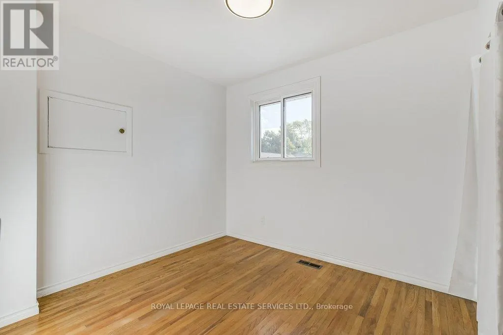 1232 NAPIER CRESCENT