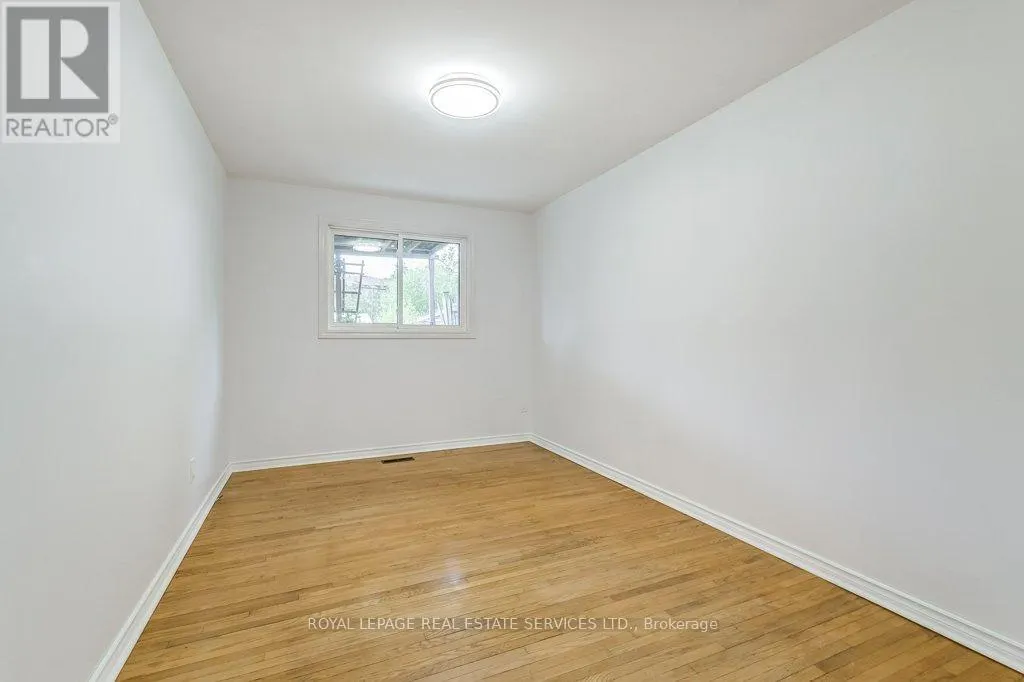 1232 NAPIER CRESCENT