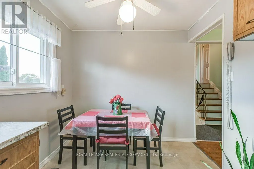 1232 NAPIER CRESCENT