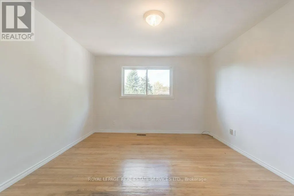 1232 NAPIER CRESCENT