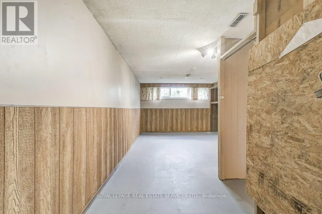 1232 NAPIER CRESCENT