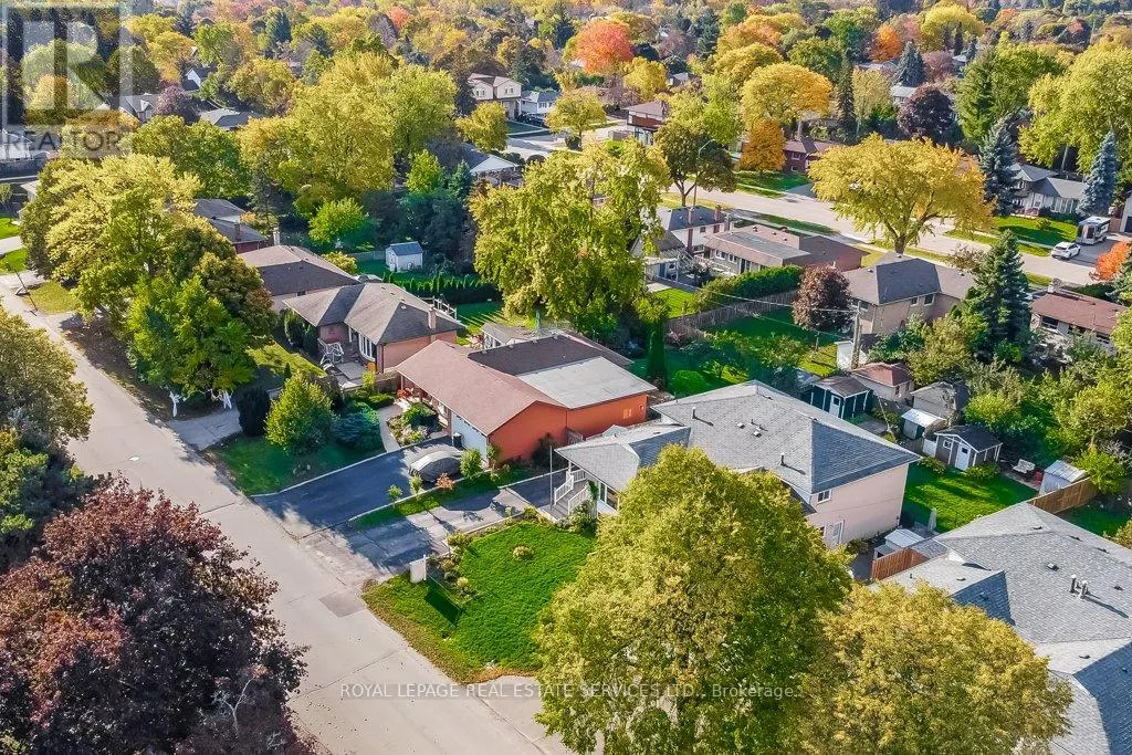 1232 NAPIER CRESCENT