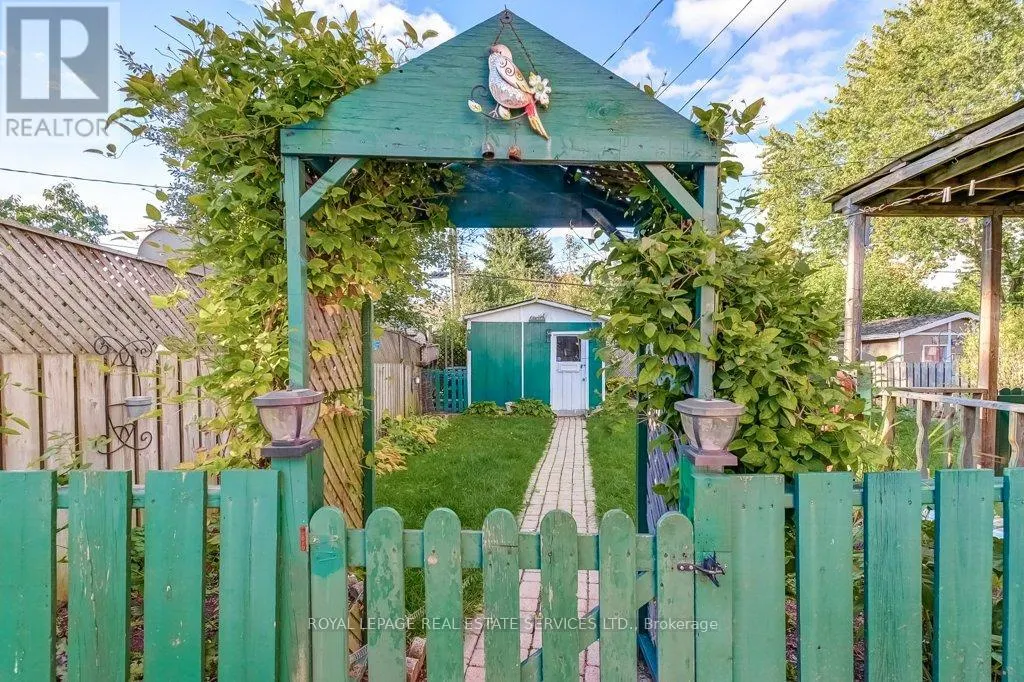 1232 NAPIER CRESCENT