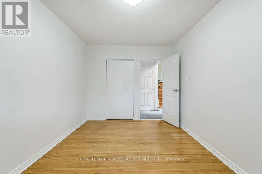 1232 NAPIER CRESCENT