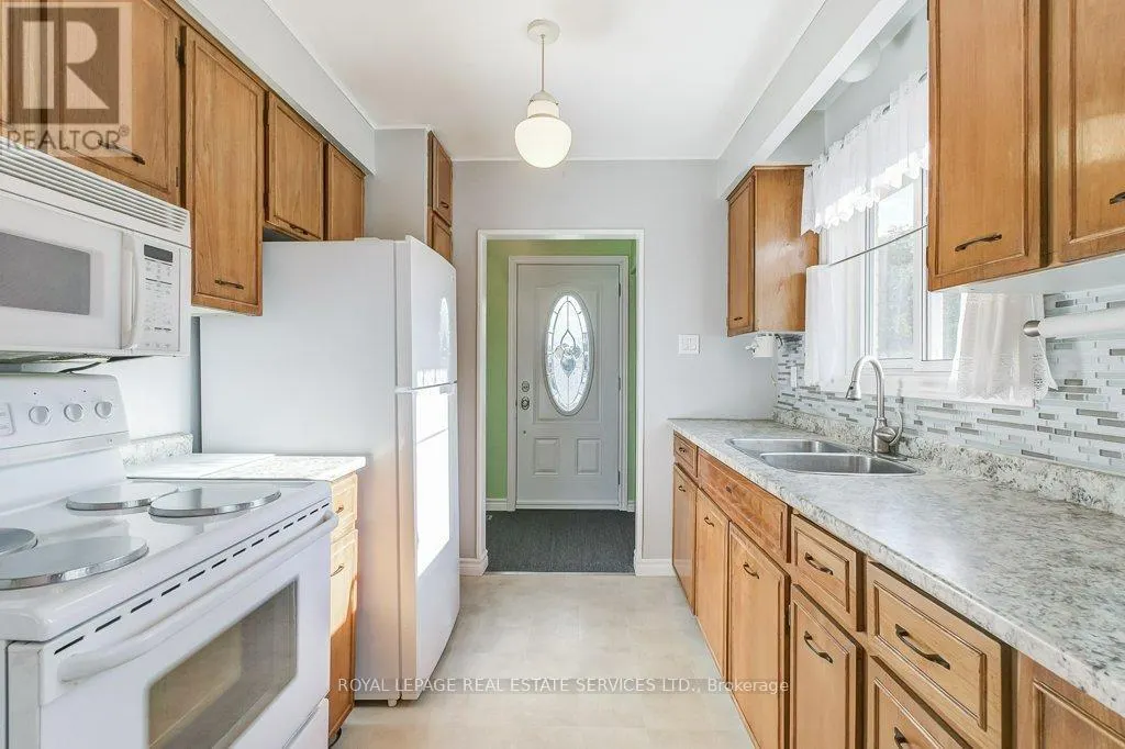 1232 NAPIER CRESCENT