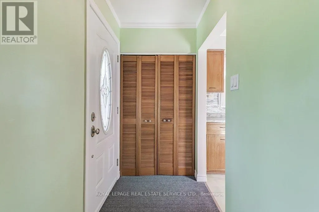 1232 NAPIER CRESCENT