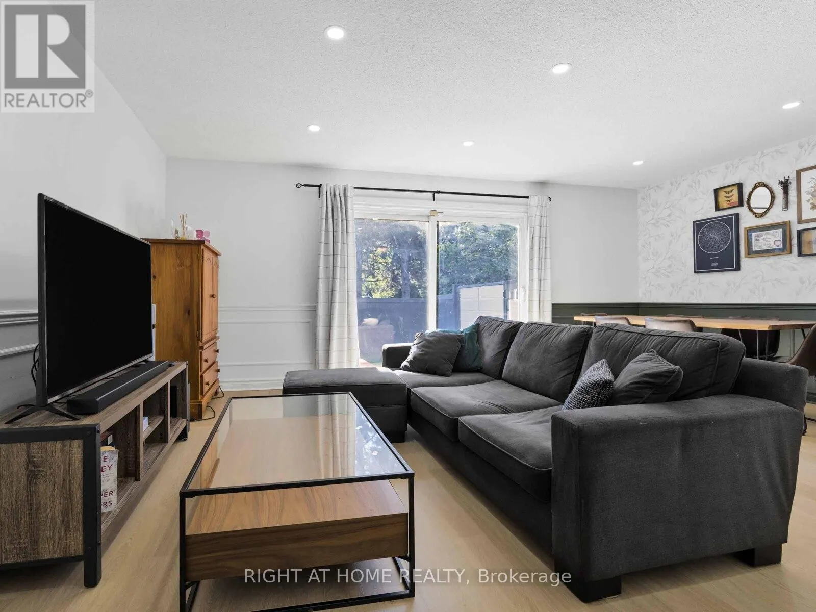 28 - 120 FALCONER DRIVE