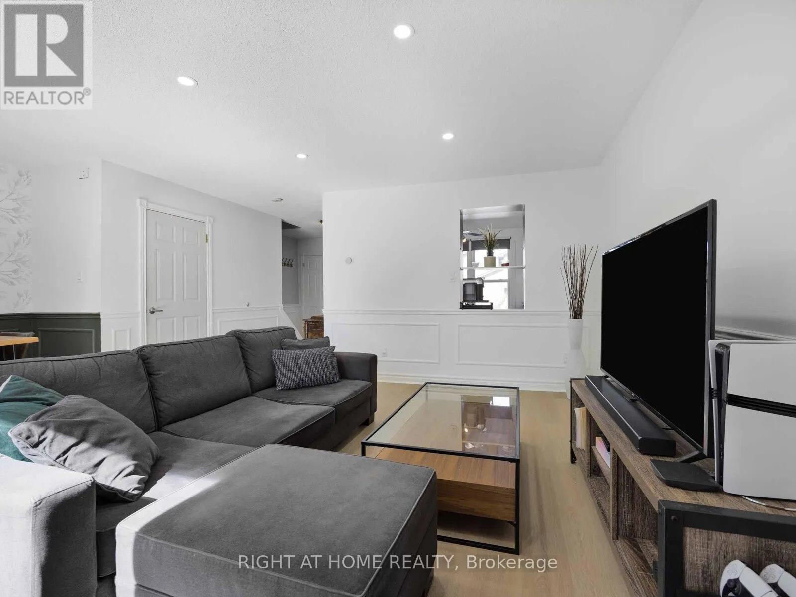 28 - 120 FALCONER DRIVE