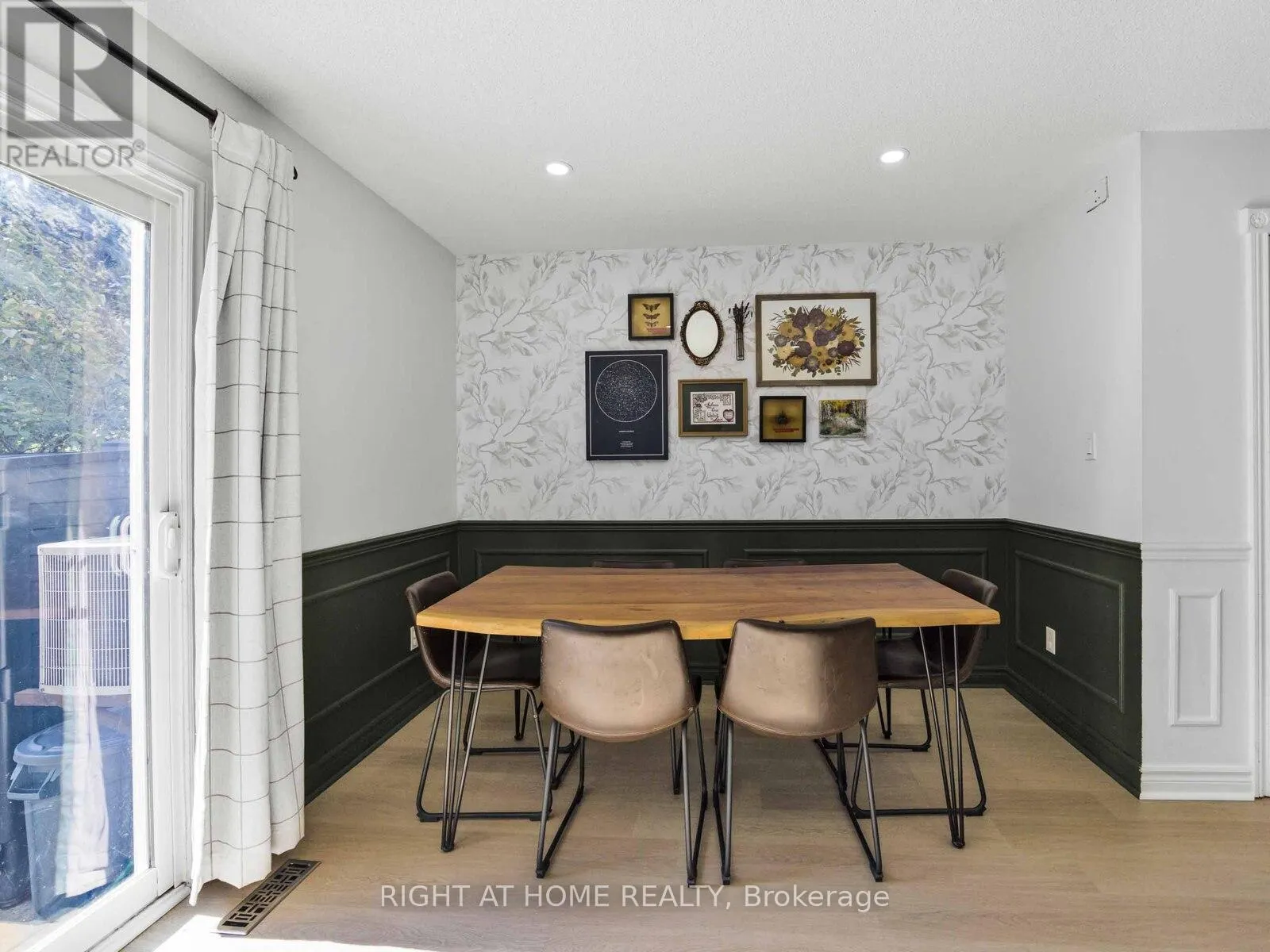 28 - 120 FALCONER DRIVE