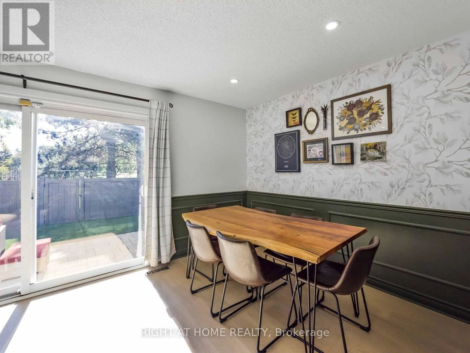 28 - 120 FALCONER DRIVE