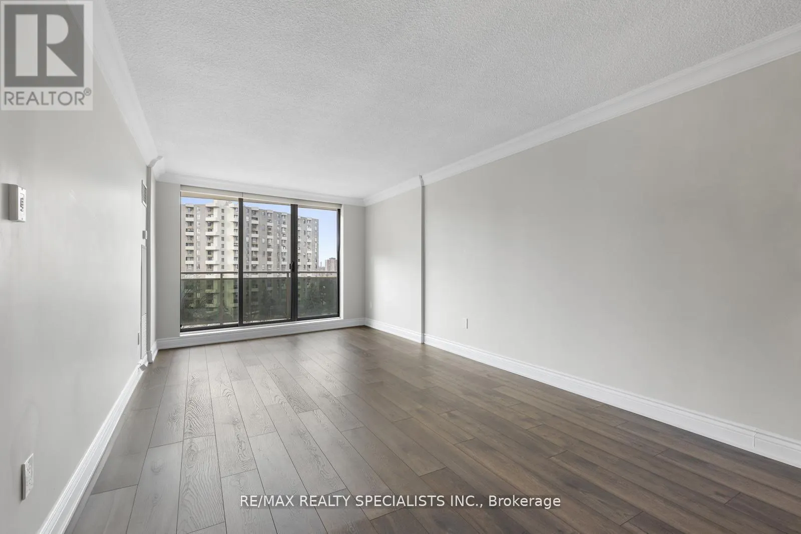 803 - 820 BURNHAMTHORPE ROAD