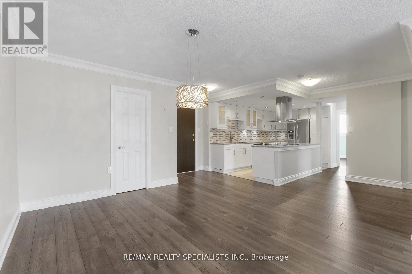 803 - 820 BURNHAMTHORPE ROAD