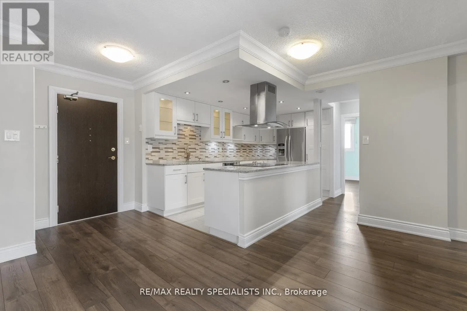 803 - 820 BURNHAMTHORPE ROAD