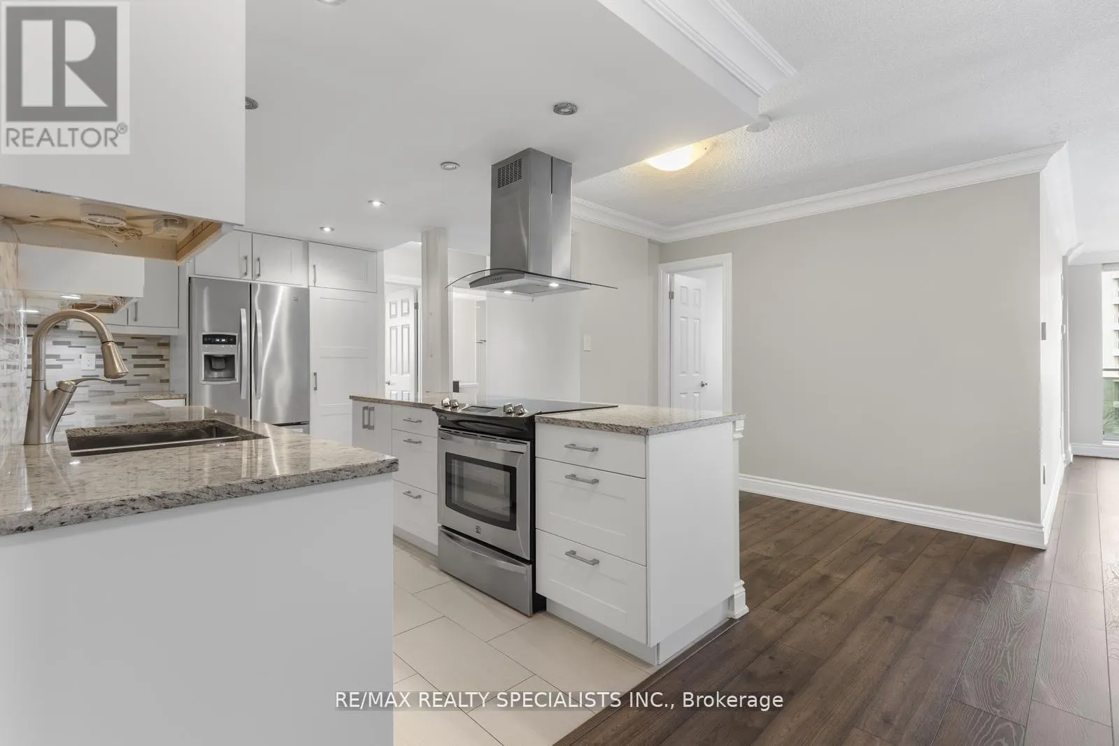 803 - 820 BURNHAMTHORPE ROAD