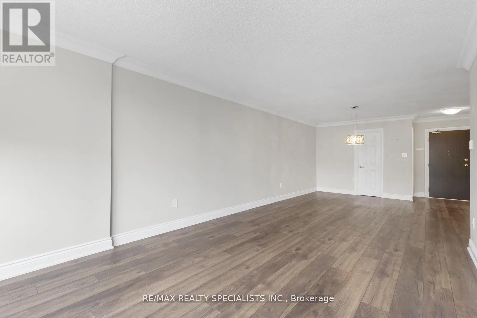 803 - 820 BURNHAMTHORPE ROAD