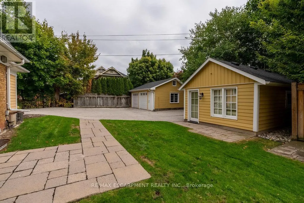 2080 CAROLINE STREET