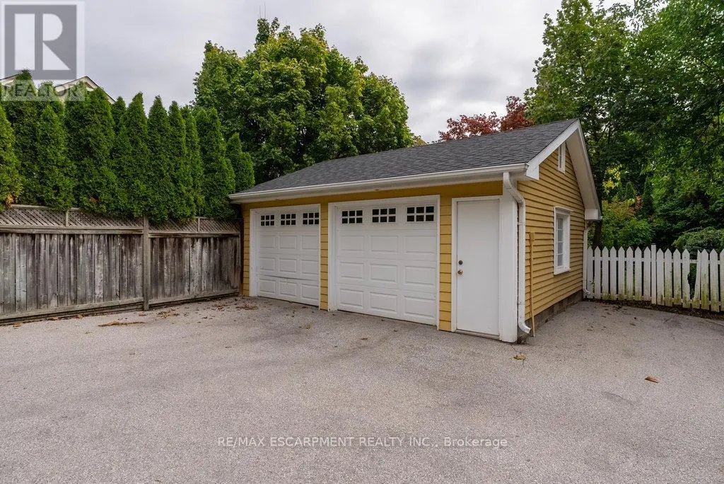 2080 CAROLINE STREET