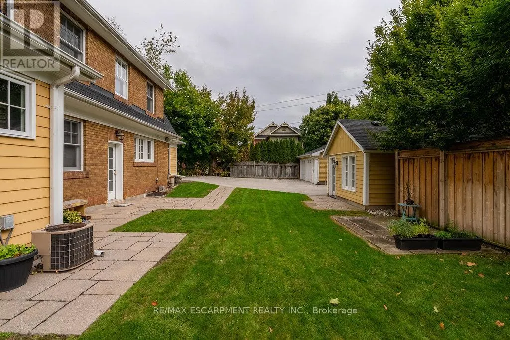 2080 CAROLINE STREET